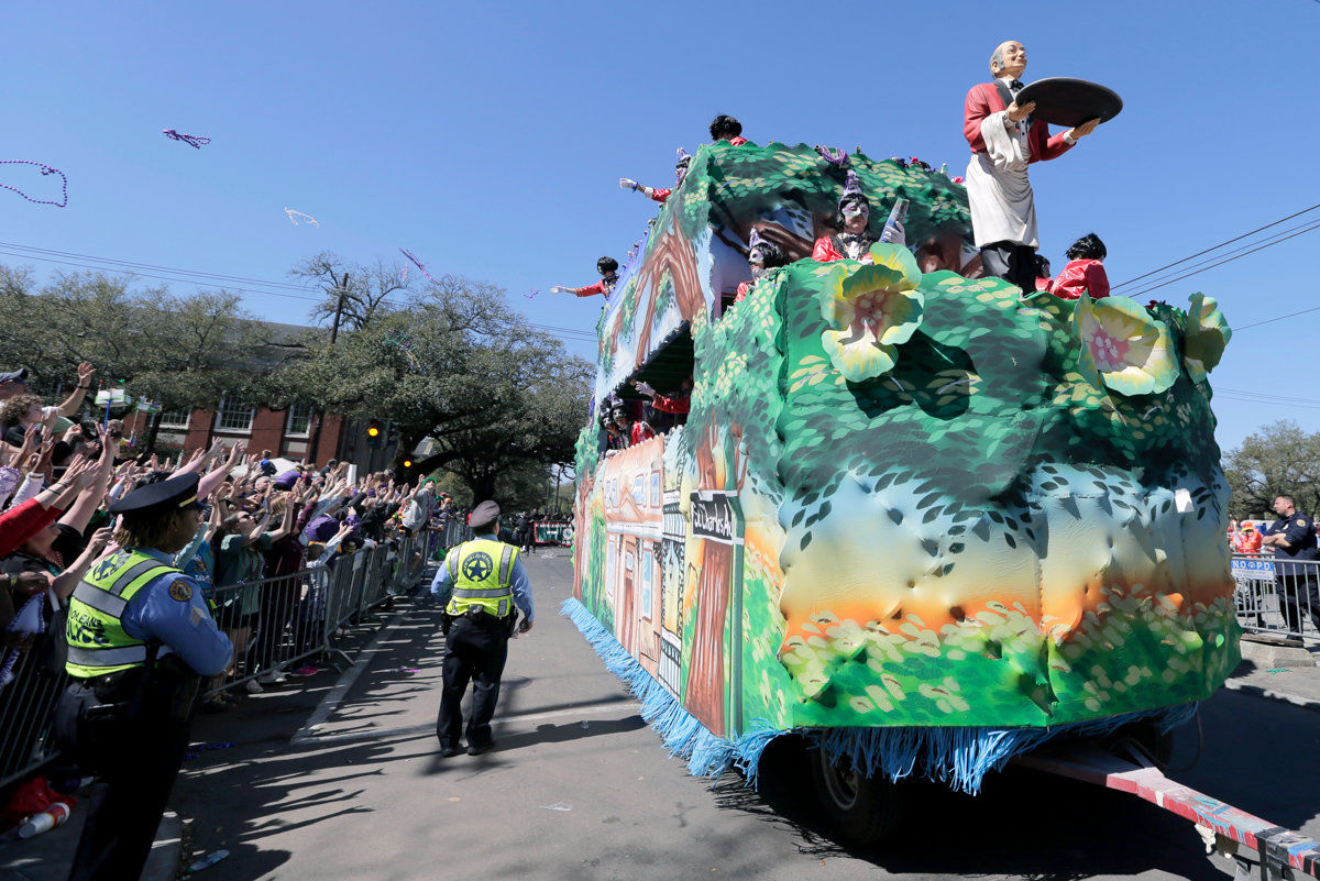 Krewe of Iris 2017 rolls in New Orleans: See Mardi Gras parade photos